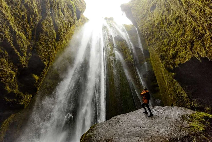 Cascade de Seljalandsfoss à différentes saisons