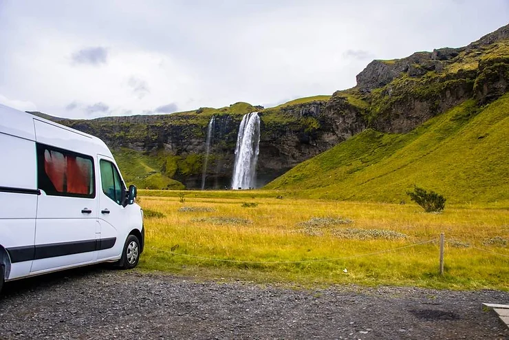 Puis-je camper près de Seljalandsfoss